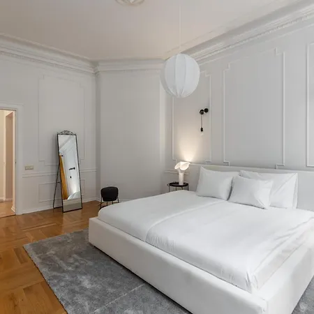 Apartment Elegant 2bd Next To Old Town Riga