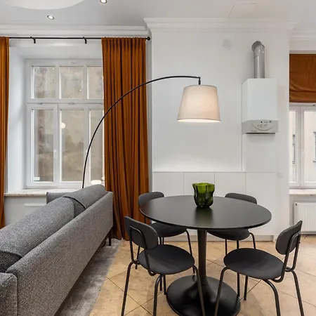 Elegant 2bd Next To Old Town Lägenhet