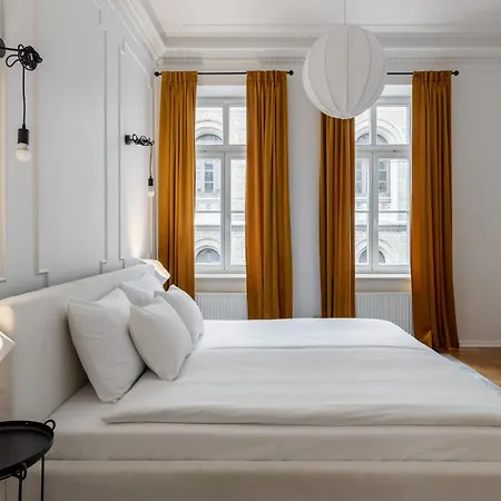 Apartment Elegant 2bd Next To Old Town Riga
