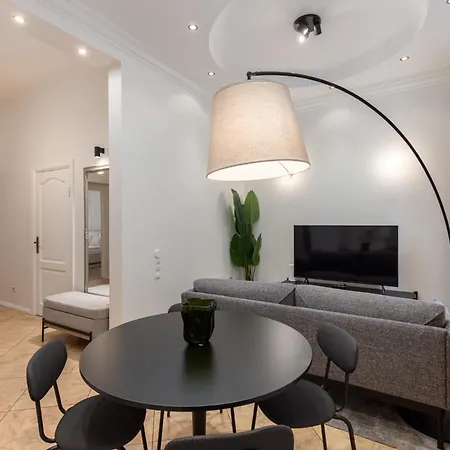 Elegant 2bd Next To Old Town