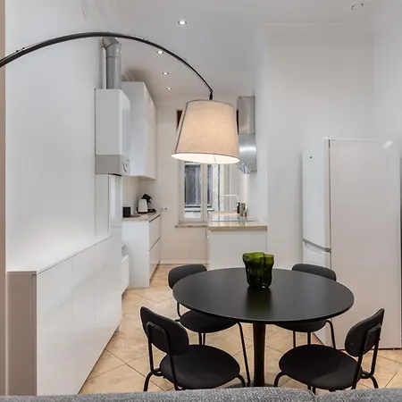Elegant 2bd Next To Old Town Lägenhet Riga