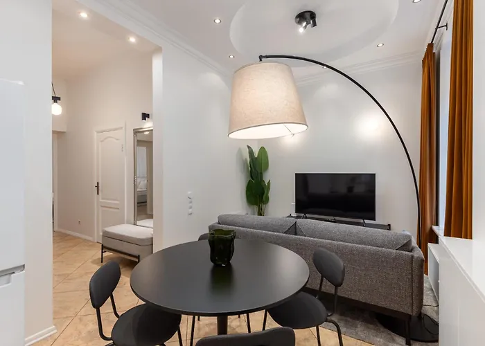 Elegant 2bd Next To Old Town