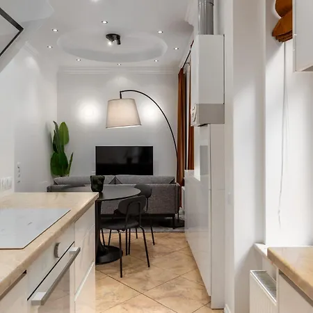 Elegant 2bd Next To Old Town Appartement *