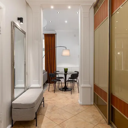 Elegant 2bd Next To Old Town ריגה